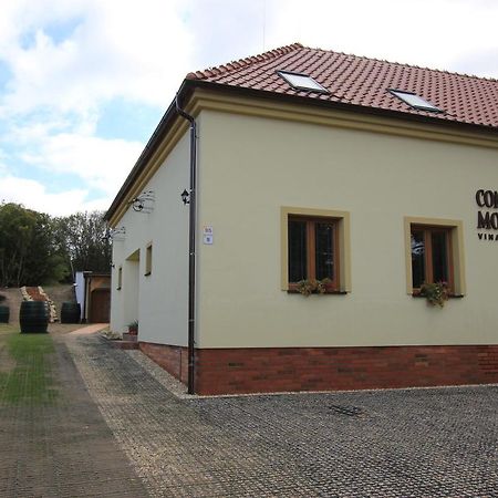 Comenius Moravus Vinarsky Dvur Мікулов Екстер'єр фото