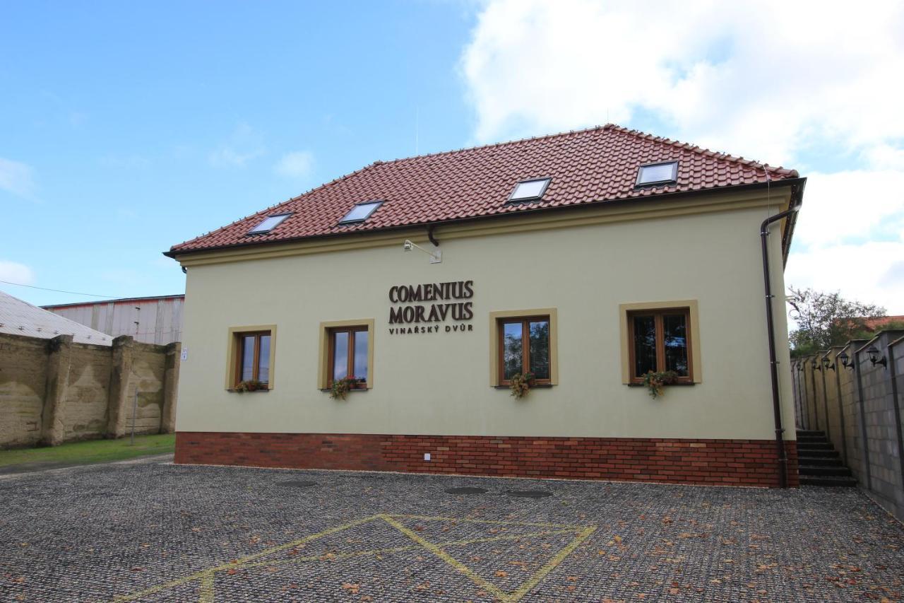 Comenius Moravus Vinarsky Dvur Мікулов Екстер'єр фото