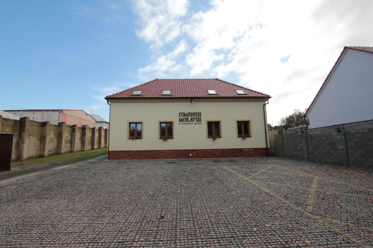 Comenius Moravus Vinarsky Dvur Мікулов Екстер'єр фото